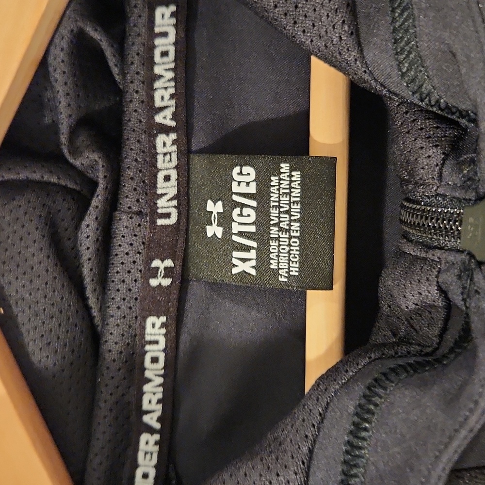 Under Armour Lightweight Hoodie - Picture 4 of 8